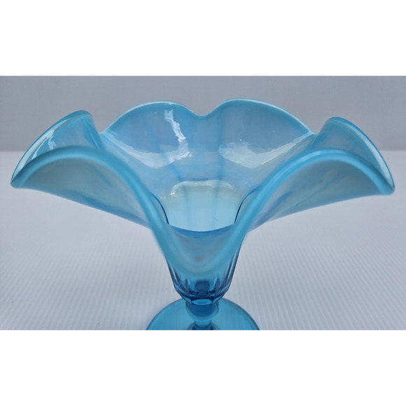 Vintage Fenton Celeste Blue #400 Ruffled Vase 5.75" H - Picture 4 of 7